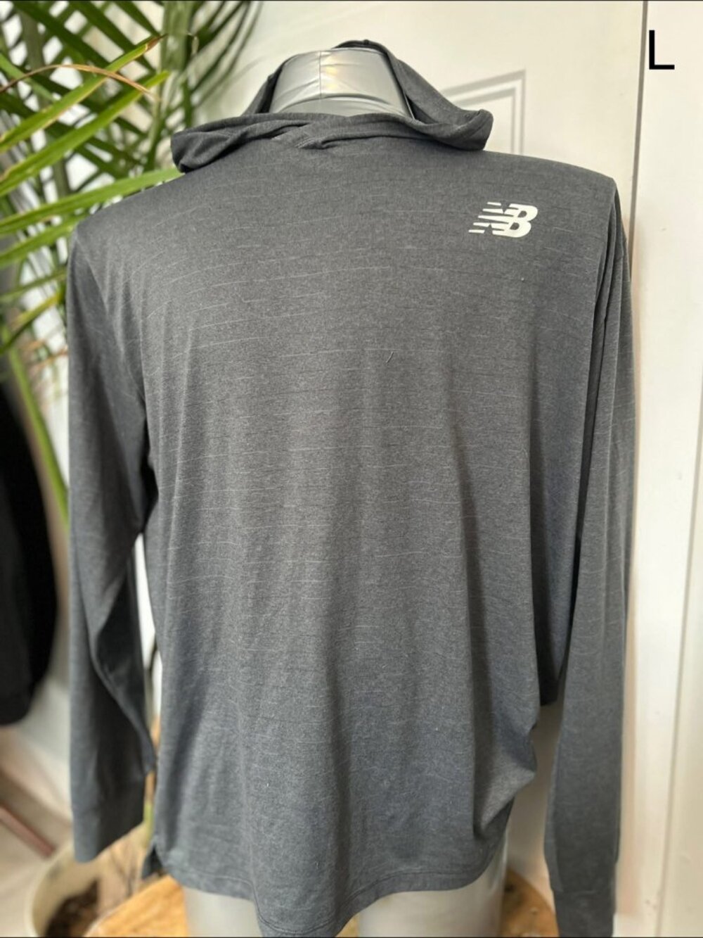 Chandail manche longue, mince, newbalance /Friperie